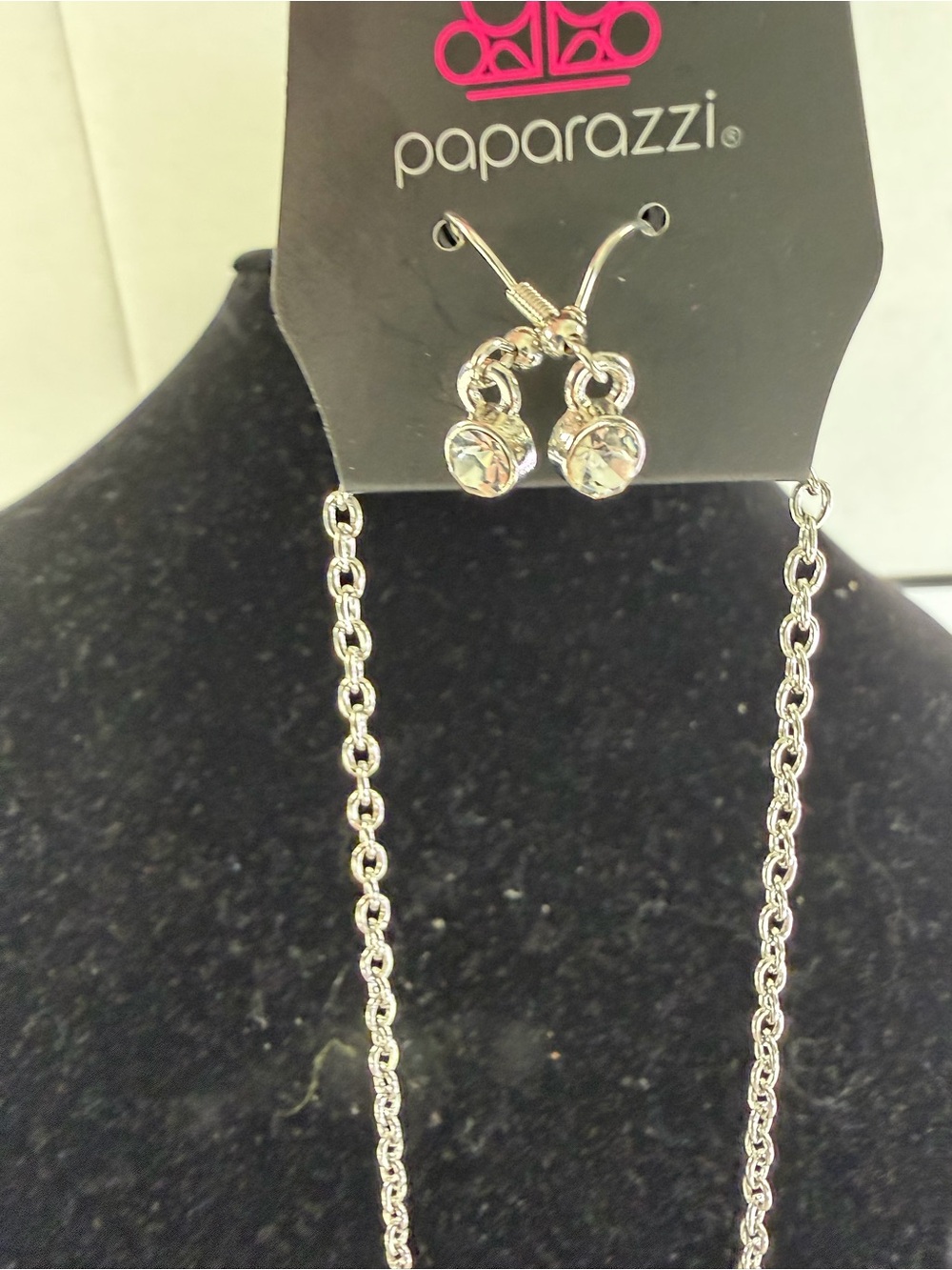 🩷5/$10🩷 Women's Silver Necklace with Hot Pink Teardrop Pendant - Picture 4 of 6